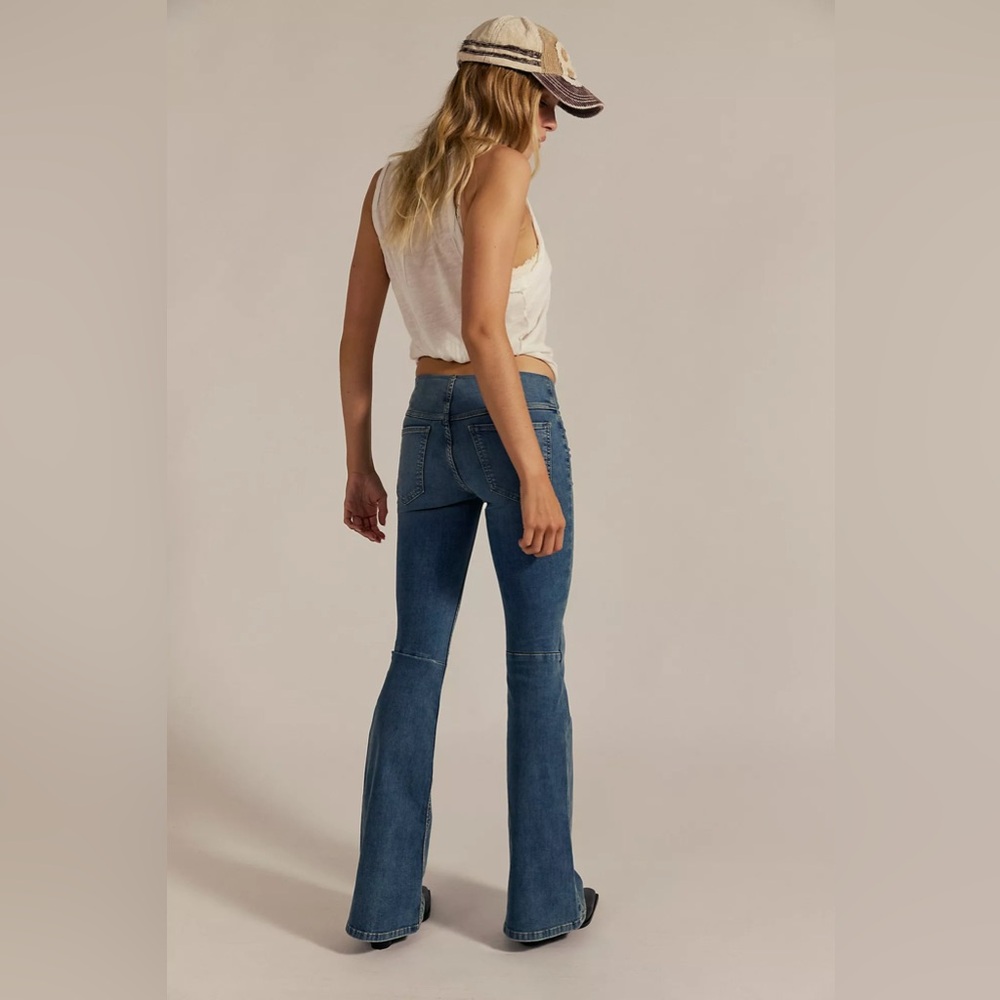 Free People We The Free Penny Pull-On Flare Jeans in Roll Of The Dice Size 27 - Picture 2 of 12